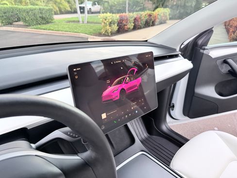 Used 2023 Tesla Model Y Performance AWD/4WD image 13