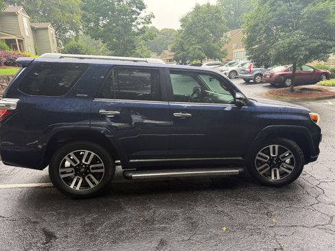 Used 2015 Toyota 4Runner Limited AWD/4WD image 9