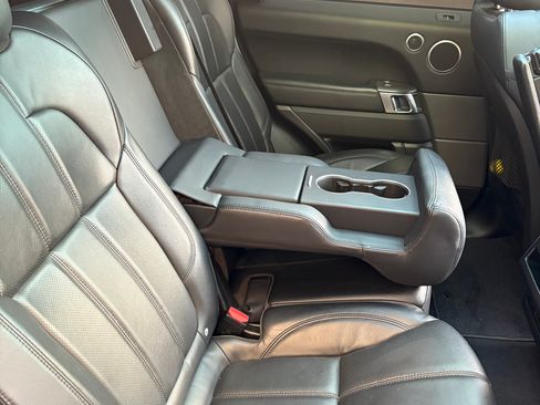 Used 2017 Land Rover Range Rover Sport SE image 9