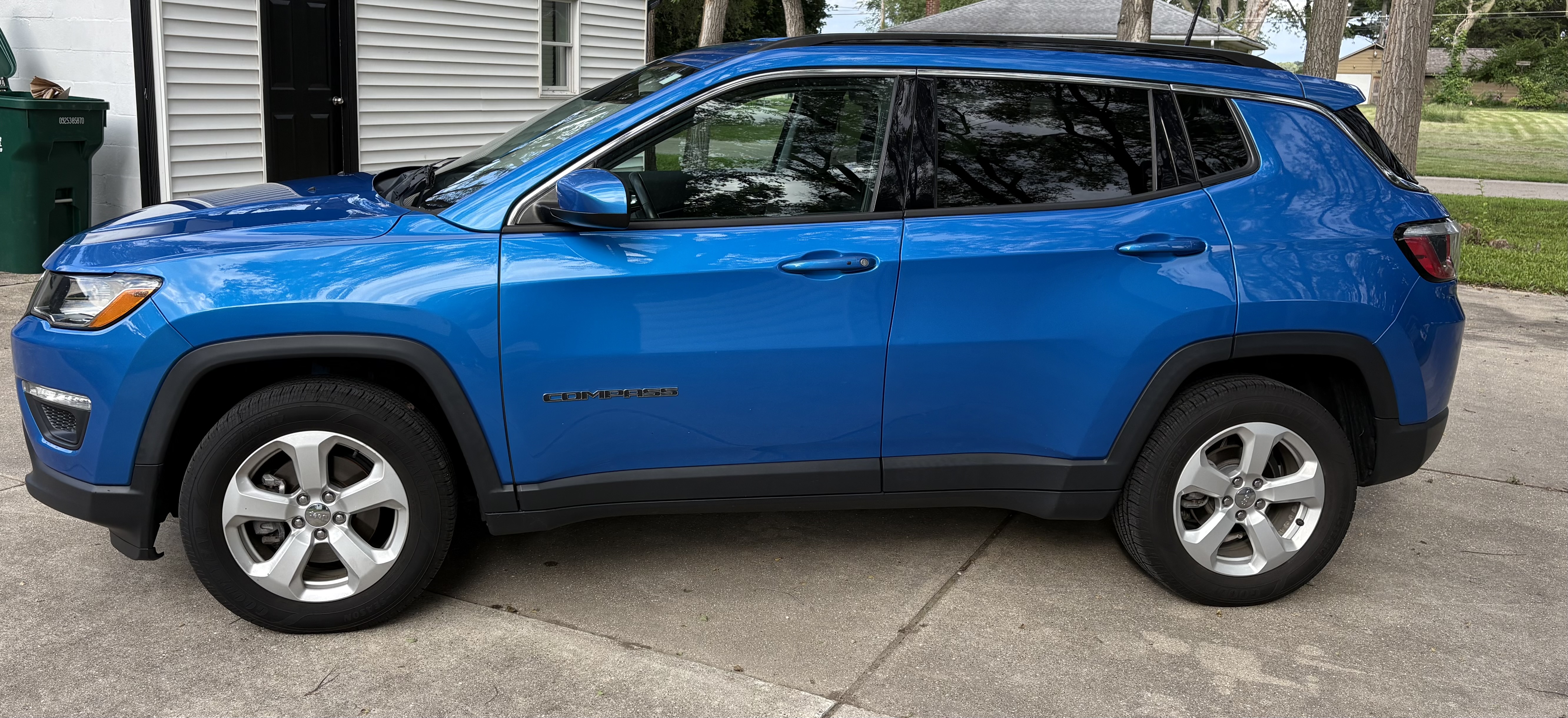 Used 2018 Jeep Compass Latitude w/ Cold Weather Group AWD/4WD image 6