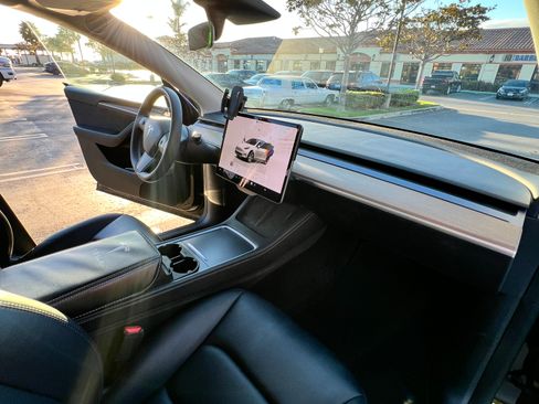 Used 2023 Tesla Model Y Long Range AWD/4WD image 16