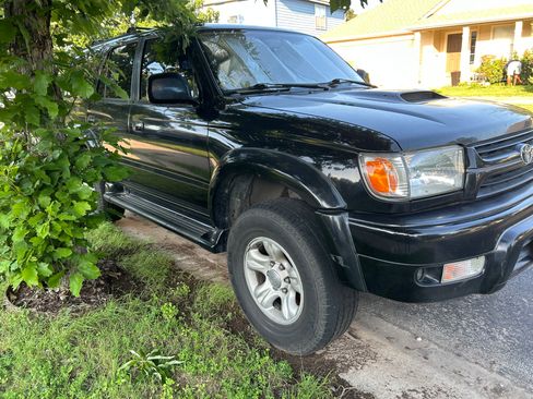 Used 2001 Toyota 4Runner SR5 RWD image 2
