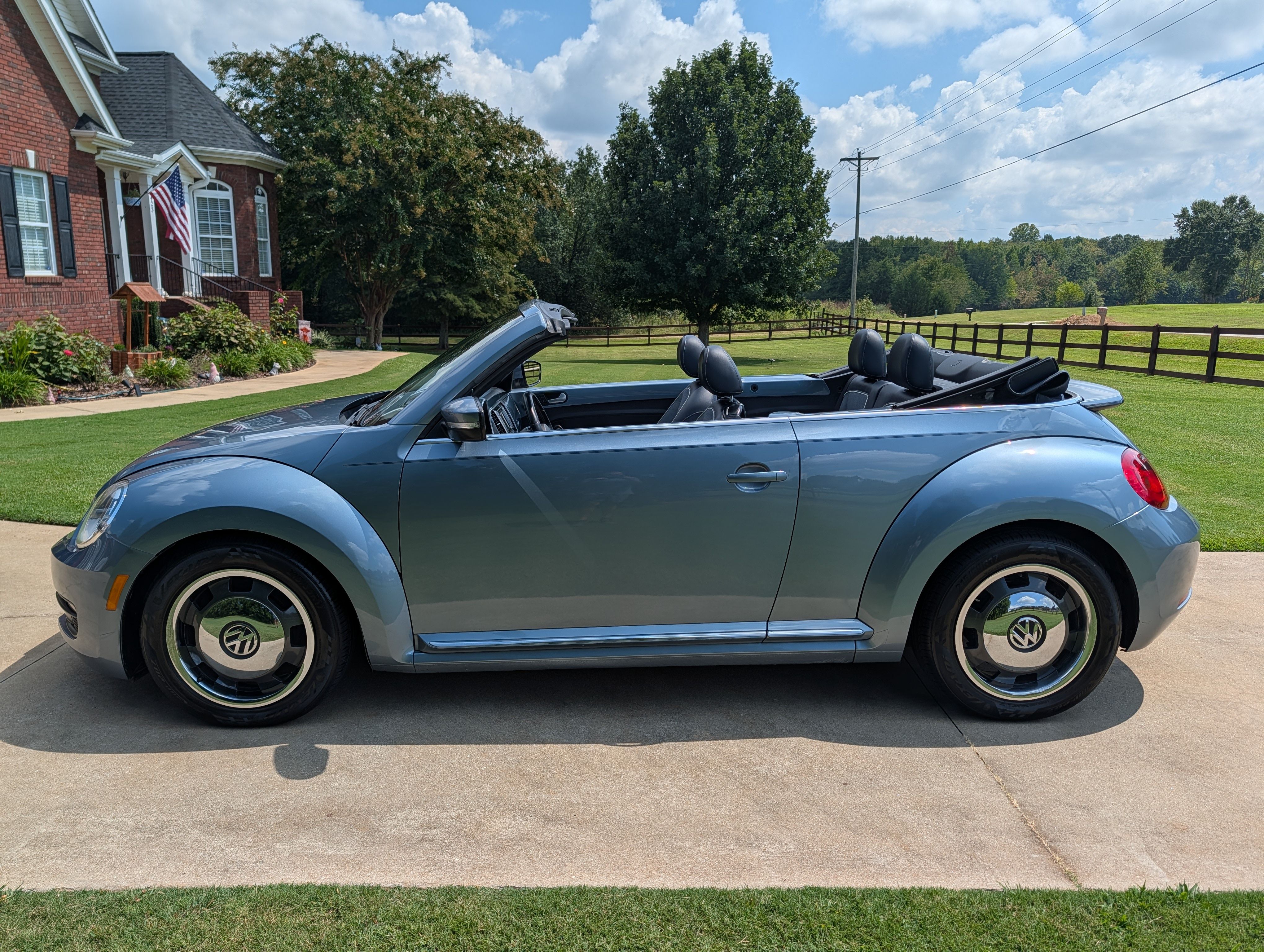 Used 2016 Volkswagen Beetle 1.8T Denim FWD image 2