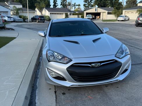 Used 2014 Hyundai Genesis 3.8 image 2