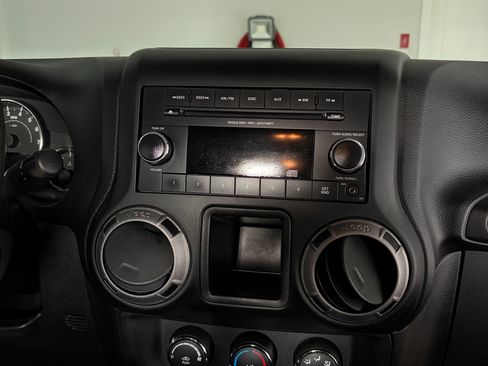 Used 2014 Jeep Wrangler Unlimited Sport AWD/4WD image 8