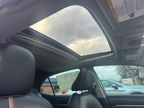 Used 2018 Toyota Camry XLE image 13