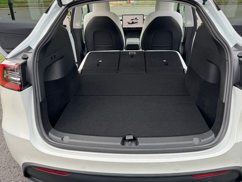 Used 2022 Tesla Model Y Performance image 16