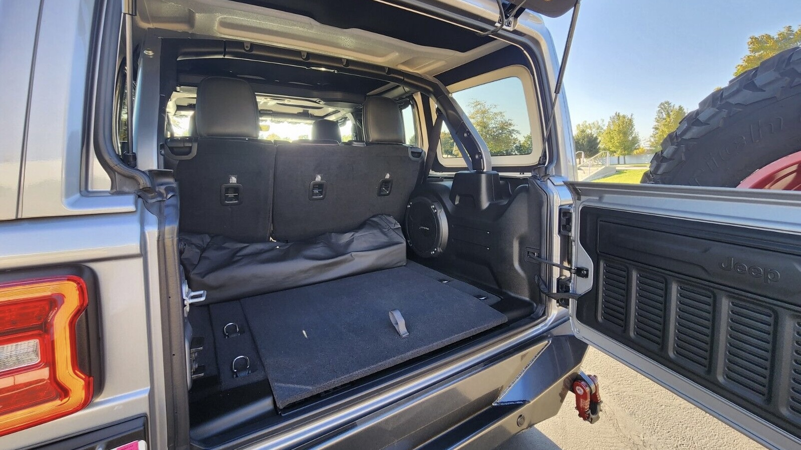 Used 2021 Jeep Wrangler Unlimited Rubicon AWD/4WD image 15