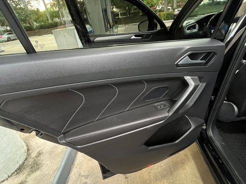 Used 2022 Volkswagen Tiguan SE image 5