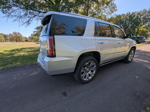 Used 2016 GMC Yukon Denali w/ Open Road Package image 13