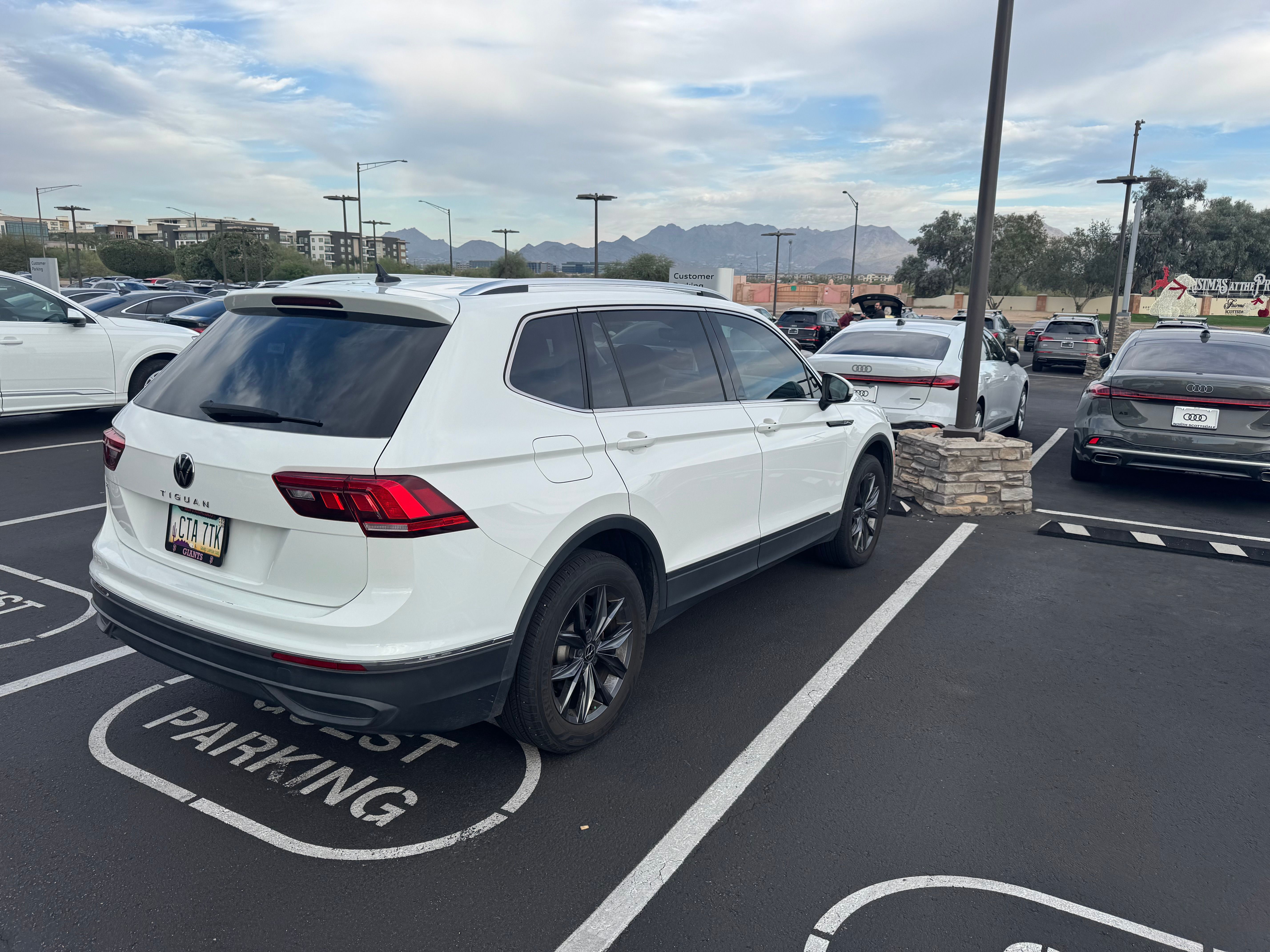 Used 2022 Volkswagen Tiguan SE FWD image 5