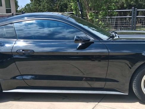 Used 2017 Ford Mustang Coupe RWD image 1