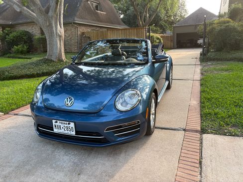 Used 2018 Volkswagen Beetle 2.0T S FWD image 6