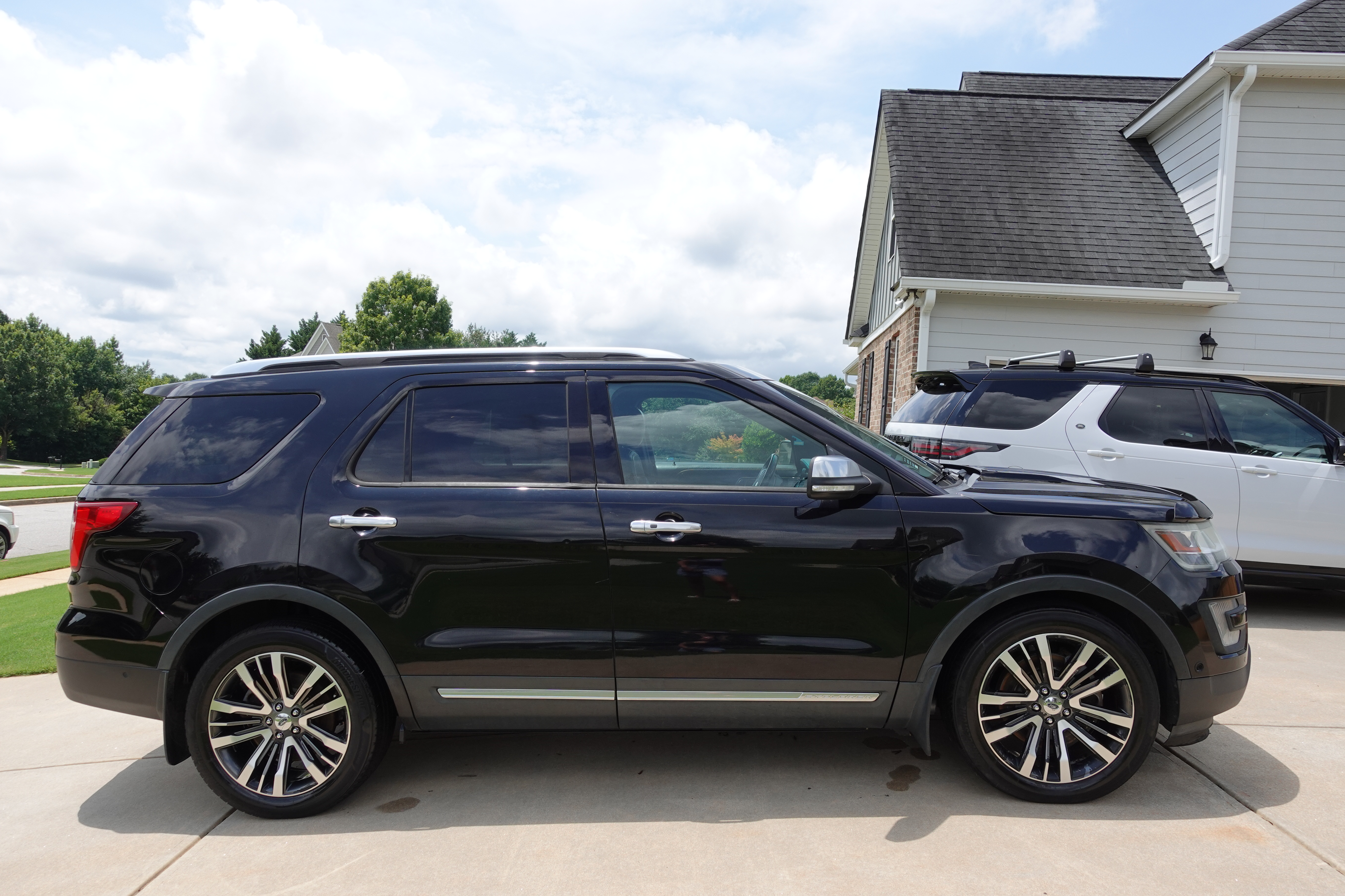 Used 2016 Ford Explorer Platinum AWD/4WD image 9