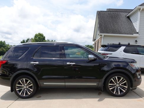 Used 2016 Ford Explorer Platinum AWD/4WD image 9