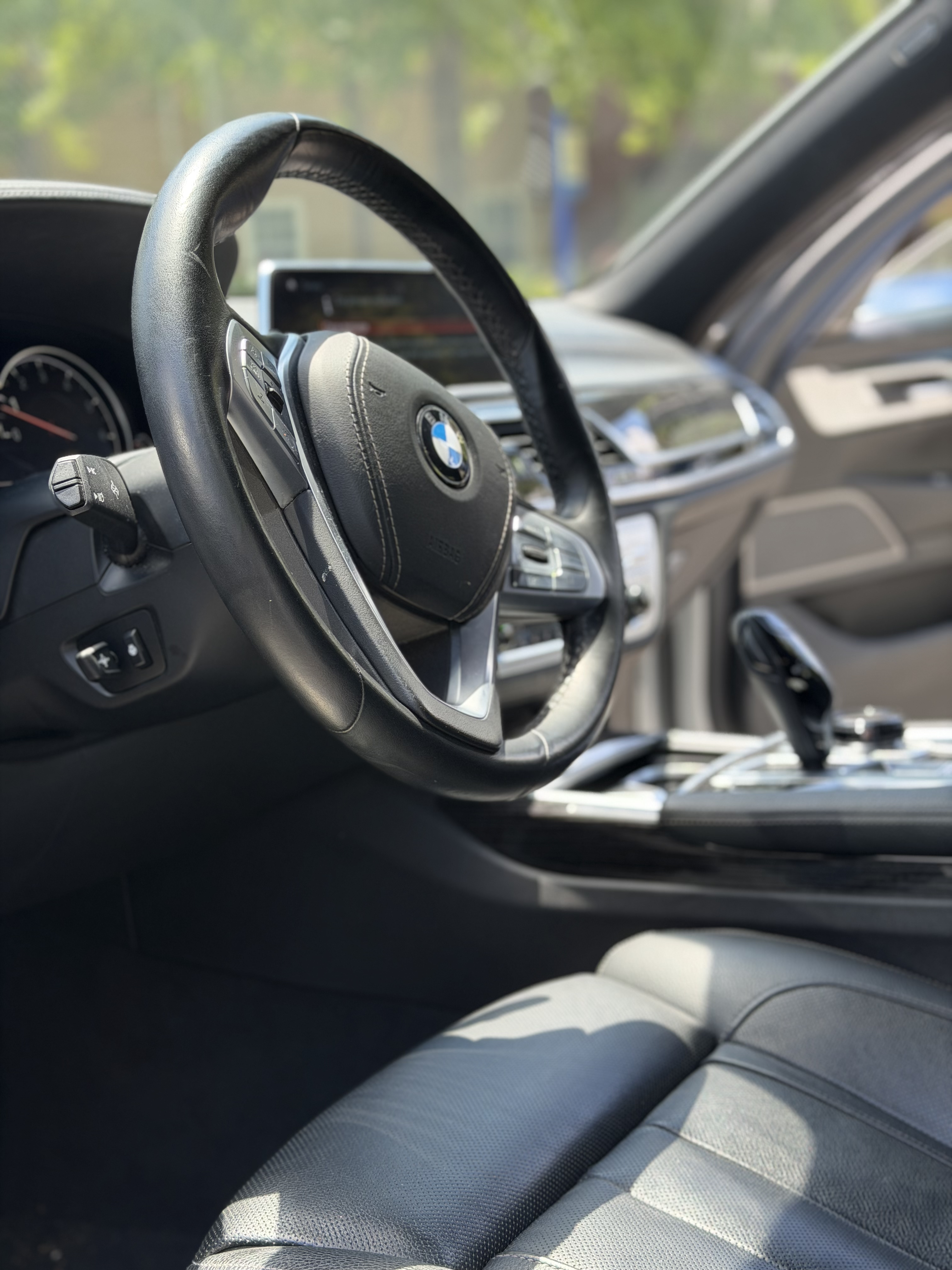Used 2019 BMW 740i w/ Executive Package RWD image 10