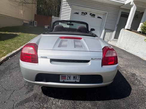 Used 2000 Toyota MR2 RWD image 4