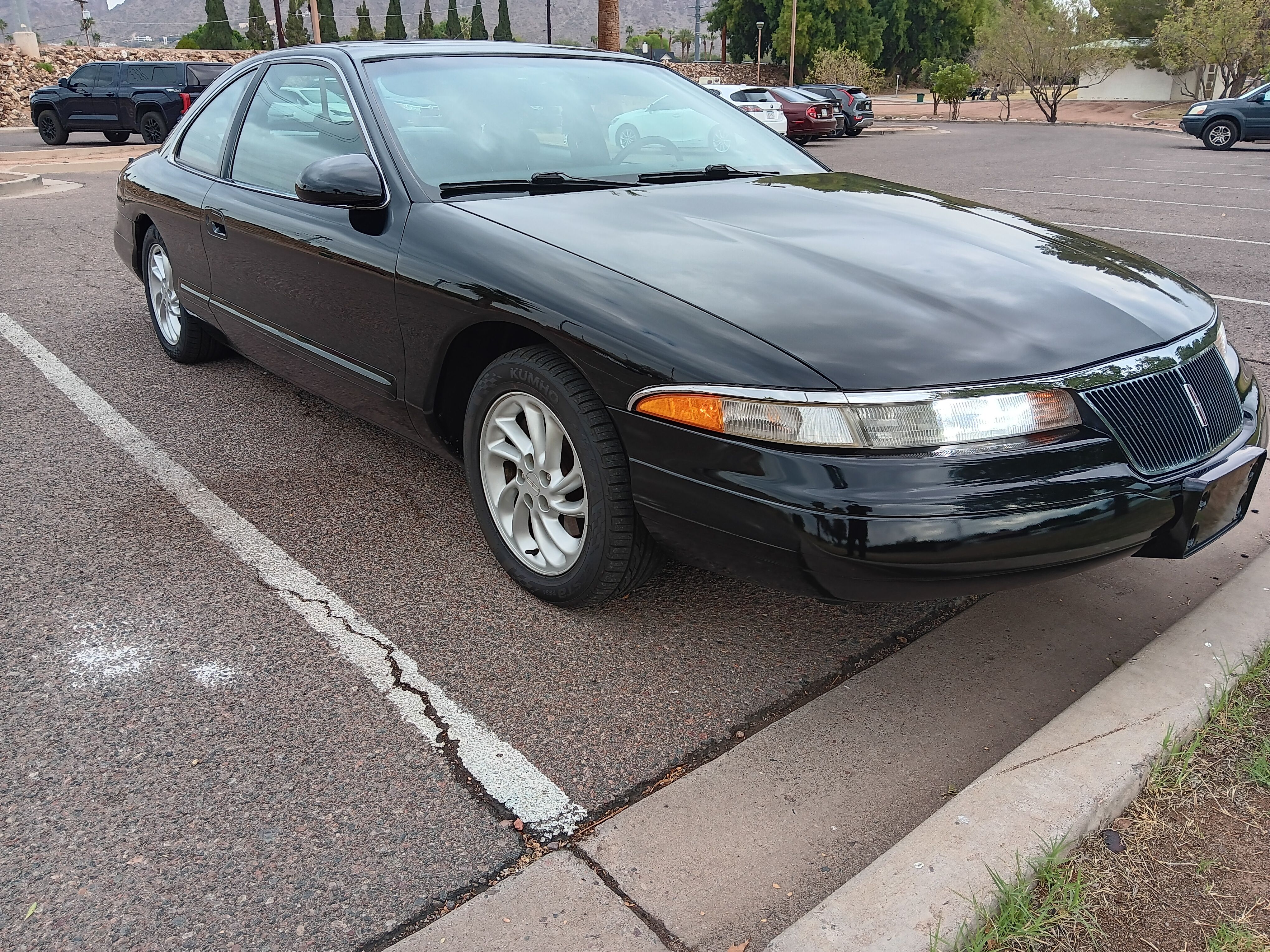 Used 1995 Lincoln Mark VIII RWD image 1