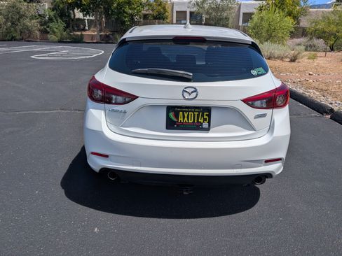 Used 2018 MAZDA MAZDA3 Grand Touring w/ Premium Equipment Package FWD image 5