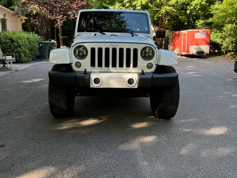 Used 2016 Jeep Wrangler Sahara w/ Connectivity Group image 4