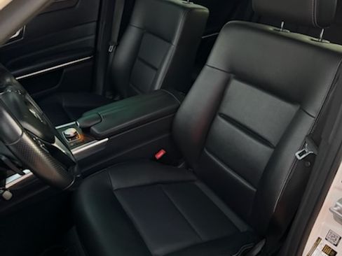 Used 2014 Mercedes-Benz E 250 BlueTEC Sedan image 10
