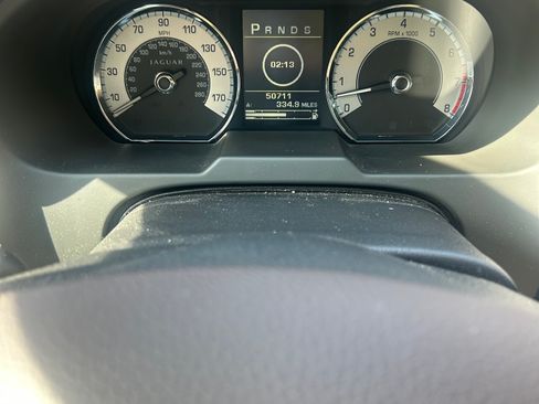 Used 2011 Jaguar XF image 1