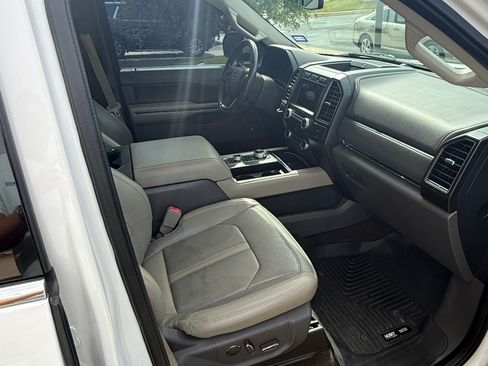 Used 2018 Ford Expedition Limited w/ Equipment Group 302A AWD/4WD image 6