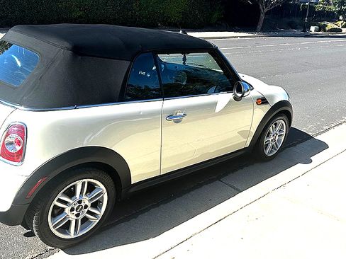 Used 2011 MINI Cooper Convertible image 4