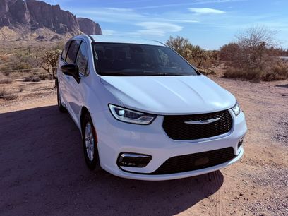 Used 2024 Chrysler Pacifica Touring-L