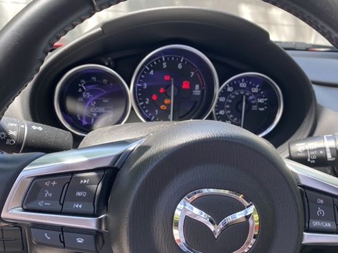 Used 2016 MAZDA MX-5 Miata Sport RWD image 9