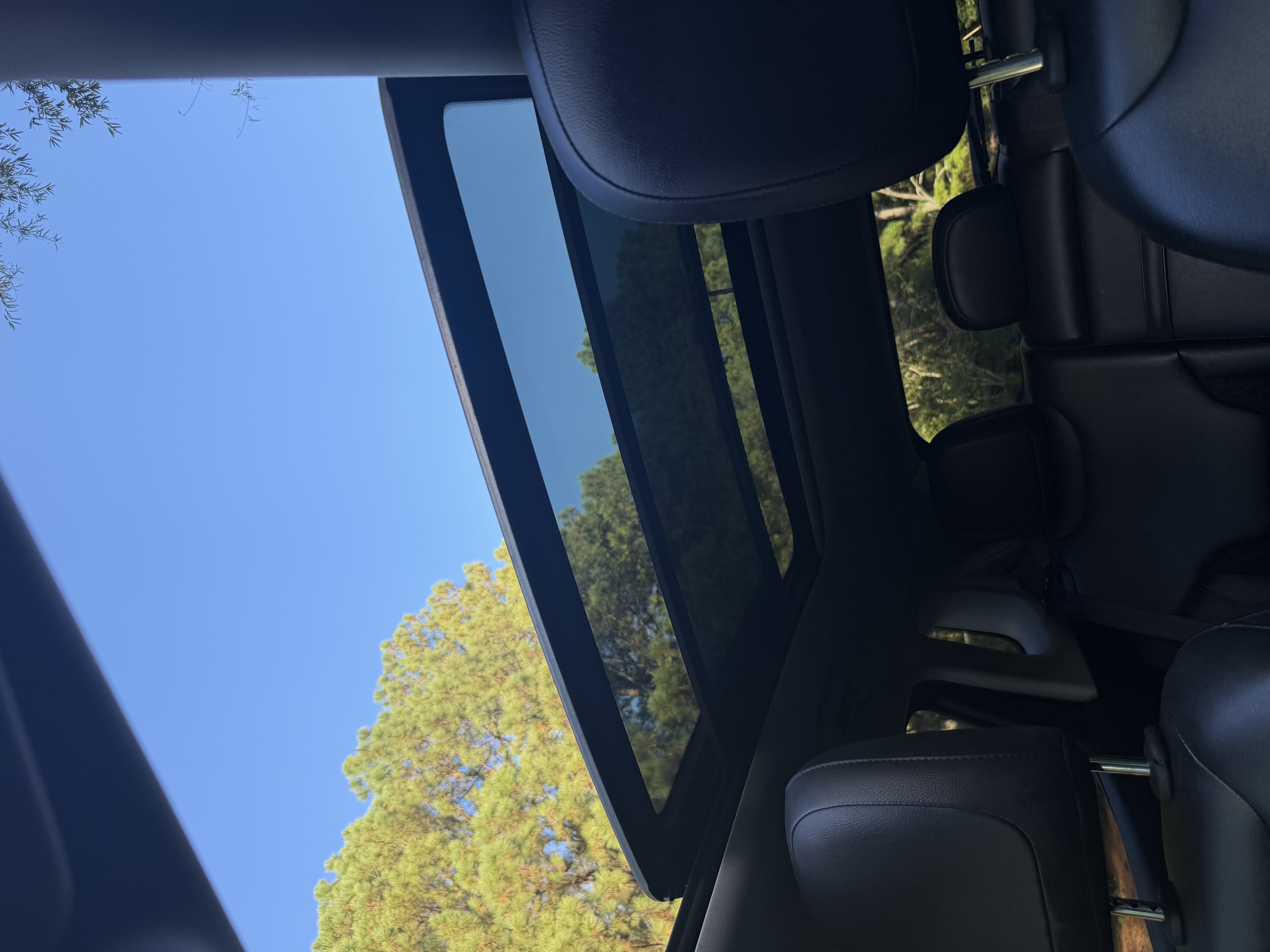 Used 2018 Jeep Compass Latitude w/ Popular Equipment Group FWD image 11