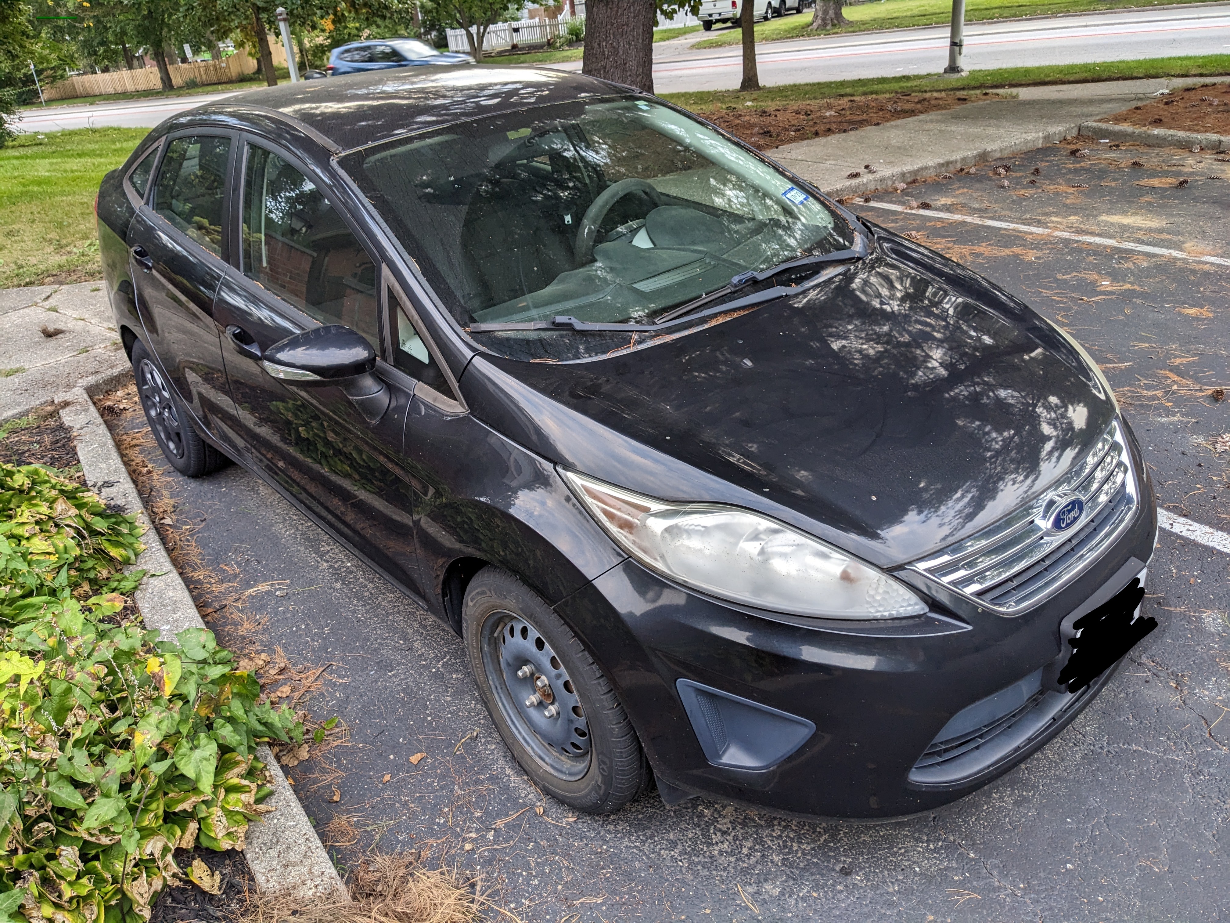 Used 2013 Ford Fiesta SE FWD image 1