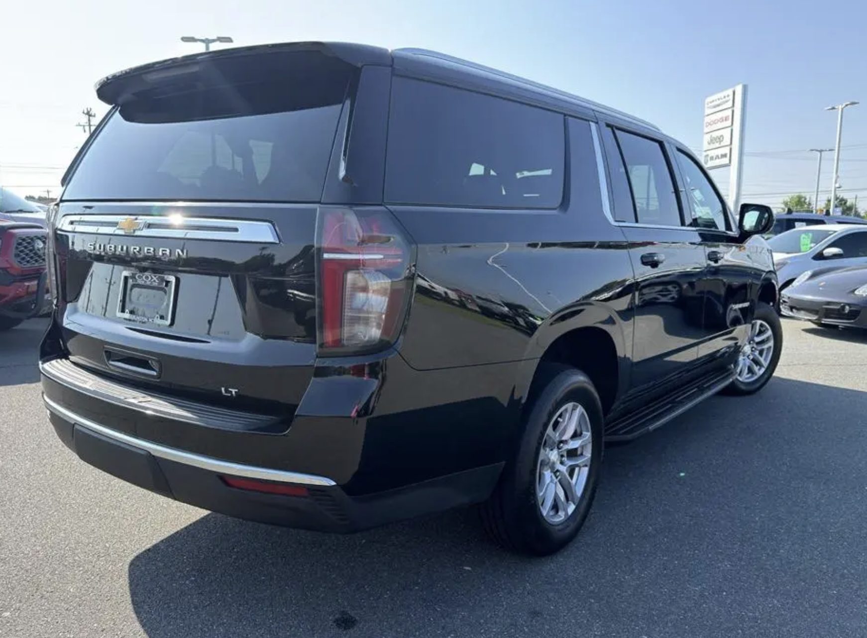 Used 2023 Chevrolet Suburban LT RWD image 4