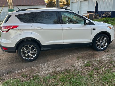Used 2014 Ford Escape SE w/ Equipment Group 201A image 2
