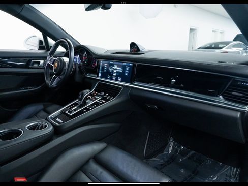 Used 2018 Porsche Panamera image 17