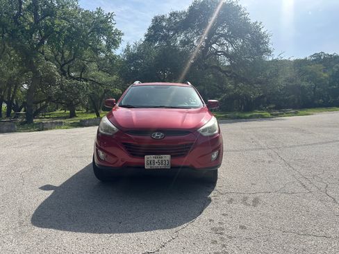 Used 2014 Hyundai Tucson SE image 2