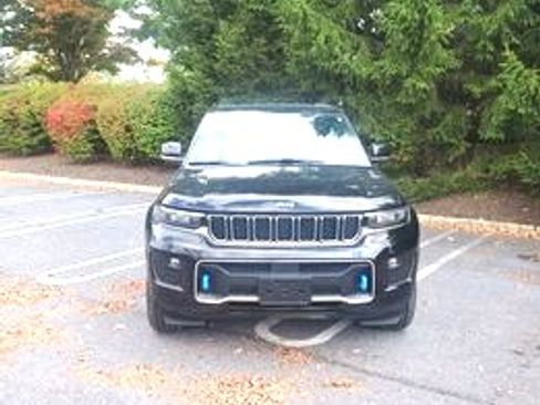 Used 2023 Jeep Grand Cherokee Overland image 1