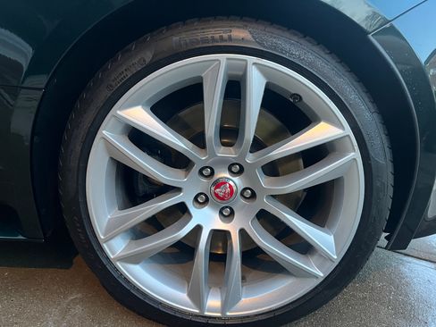 Used 2017 Jaguar F-TYPE R AWD/4WD image 27