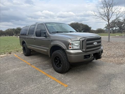 Used 2005 Ford Excursion Limited image 1
