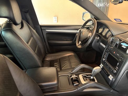 Used 2010 Porsche Cayenne image 16