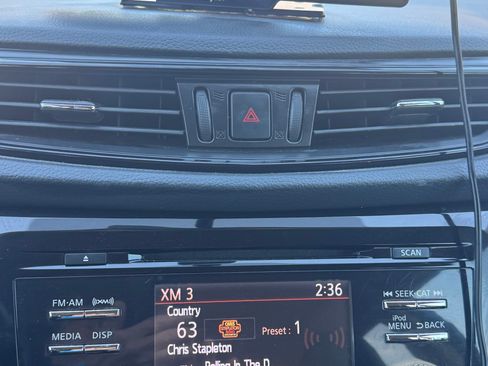 Used 2017 Nissan Rogue SV image 11