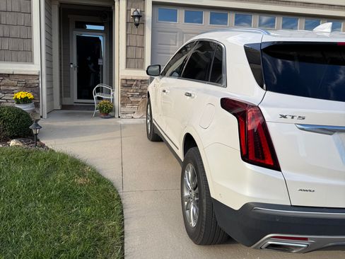 Used 2021 Cadillac XT5 Premium Luxury image 4