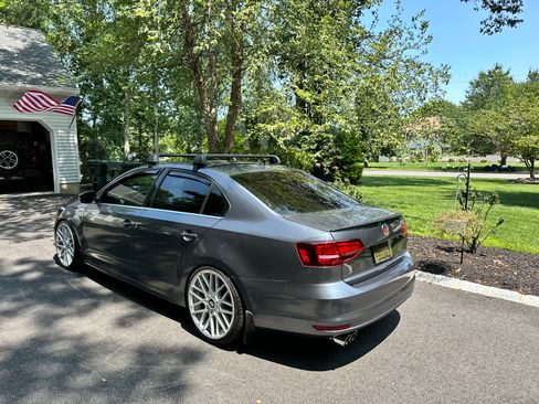 Used 2017 Volkswagen Jetta SEL FWD image 25