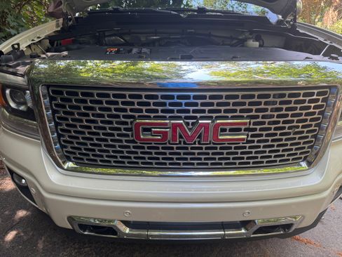 Used 2014 GMC Sierra 1500 Denali AWD/4WD image 16