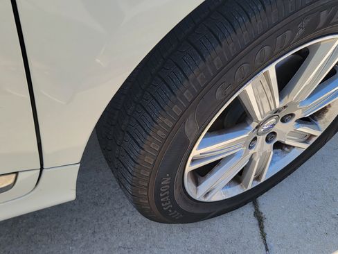 Used 2017 Volvo XC60 T5 Inscription w/ Advanced Package image 18