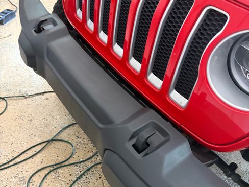 Used 2020 Jeep Wrangler Unlimited Sahara AWD/4WD image 4