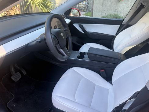 Used 2020 Tesla Model Y Performance image 5