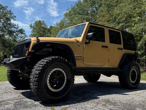 Used 2013 Jeep Wrangler Unlimited Sport image 2