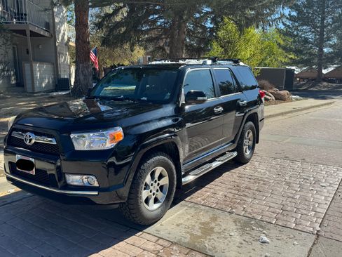 Used 2011 Toyota 4Runner SR5 w/ Convenience Pkg image 9