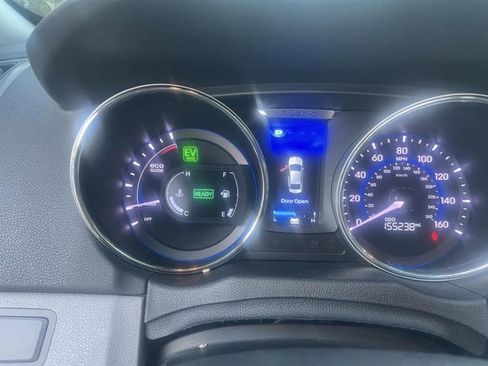 Used 2012 Hyundai Sonata Hybrid Sedan 4D w/ Ultimate Pkg image 10